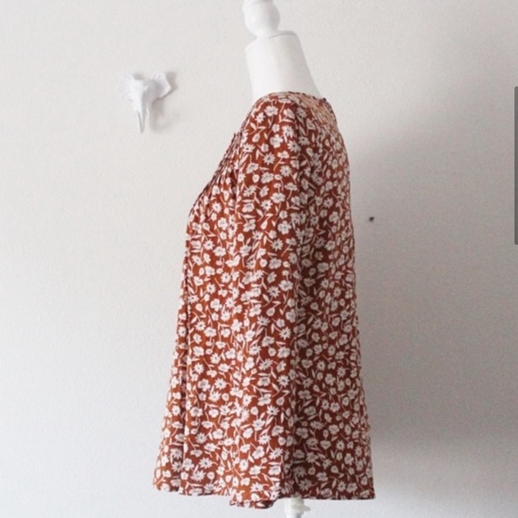 RELISTED NWT Old Navy Floral Pleated Blouse Shirt L568 - Picture 4 of 7